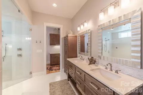 Bath - 423 Watson St, Davidson, NC 28036 photo 2 of 6