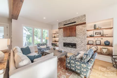 Living - 423 Watson St, Davidson, NC 28036 photo 1 of 2