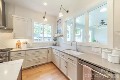 Kitchen - 423 Watson St, Davidson, NC 28036 photo 2 of 4