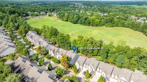 10211 Linksland Dr, Huntersville, NC 28078