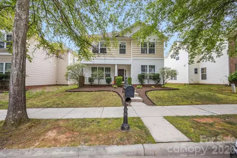 6010 Colonial Garden Dr, Huntersville, NC 28078