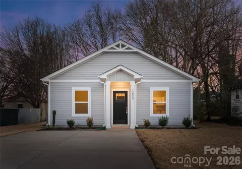 1916 Wilson W Lee Blvd, Statesville, NC 28677