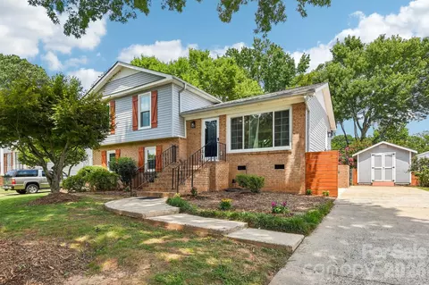 318 Red Roan Pl, Charlotte, NC 28215