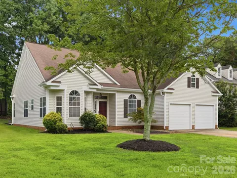 607 Oakbluff Cir, Charlotte, NC 28216