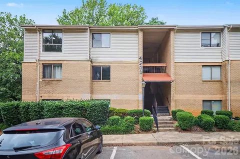 4902 Spring Lak Dr #E, Charlotte, NC 28212