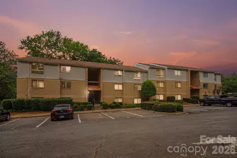 4902 Spring Lak Dr #E, Charlotte, NC 28212