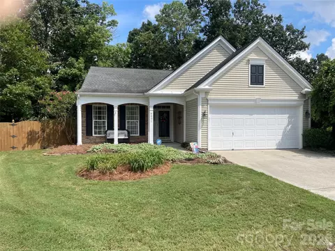 6601 Warbler Wood Ct, Charlotte, NC 28269