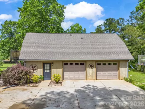 Exterior - 90 Mcentire Rd, Tryon, NC 28782 photo 3 of 8