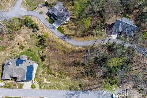 R5 Curtain Bluff, Hendersonville, NC 28791