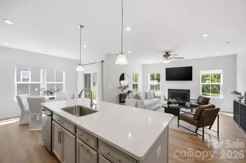 6428 Cambridge Dr, Harrisburg, NC 28075