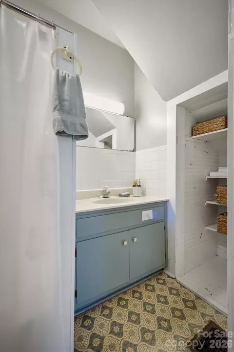 Bath - 115 Evans St, Morganton, NC 28655 photo 1 of 3