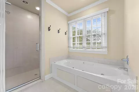 Bath - 2006 Grey Rd, Davidson, NC 28036 photo 4 of 4