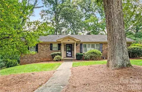 560 Kelway Pl, Winston Salem, NC 27104