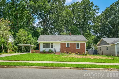 1062 Dresden W Dr W, Charlotte, NC 28205
