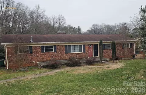 9716 Sunway Dr, Charlotte, NC 28227