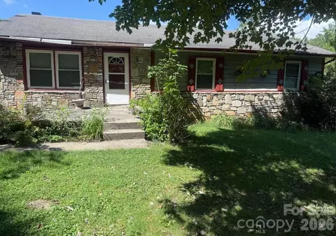 107 Flat Creek Dr, Lake Toxaway, NC 28747