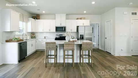 483 Dazzle Loop, Newton, NC 28658 photo 2
