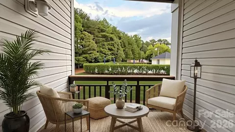 6419 Park Pond Dr, Charlotte, NC 28262