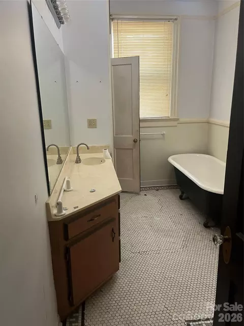 Bath - 108 Harwood St, Albemarle, NC 28001 photo 2 of 3