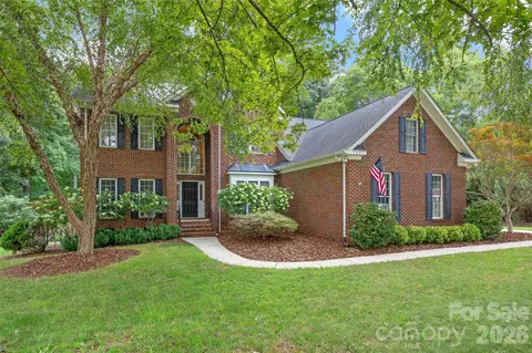 1607 Crestgate Dr, Waxhaw, NC 28173