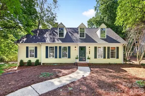 401 Kingsley Dr, Charlotte, NC 28270