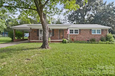 3502 Merry Oaks Ln, Dallas, NC 28034