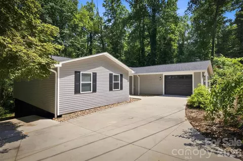 3517 Crestwood Dr, Morganton, NC 28655
