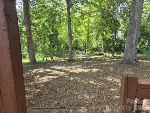 4910 Valley Stream Rd, Charlotte, NC 28209