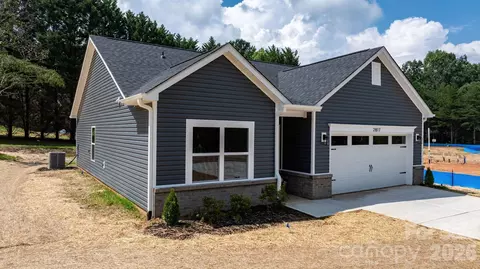 Exterior - 2827 17th Street Ne Ct NE, Hickory, NC 28601 photo 1 of 2