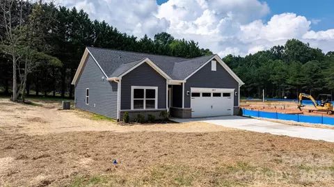 Exterior - 2827 17th Street Ne Ct NE, Hickory, NC 28601 photo 2 of 2