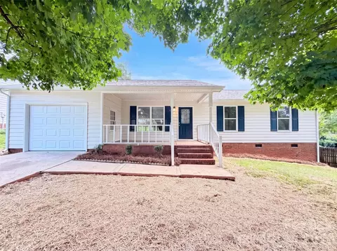 8822 Hunter Green Ln, Charlotte, NC 28227