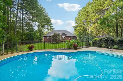 Exterior - 7267 Kiskadee Dr, Denver, NC 28037 photo 5 of 7