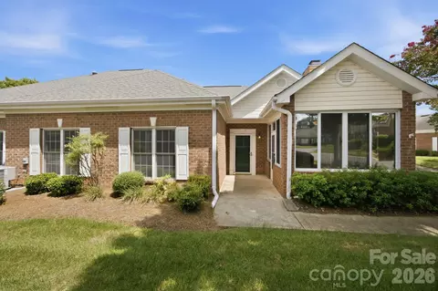 8528 Highland Glen Dr, Charlotte, NC 28269