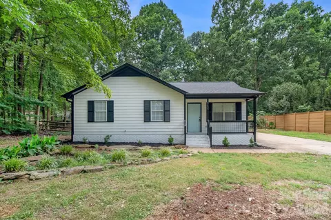 8425 Lochinvar Dr, Charlotte, NC 28227