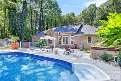 Exterior - 7097 Windy Pine Cir, Denver, NC 28037 photo 2 of 9