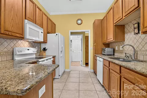 Kitchen - 7097 Windy Pine Cir, Denver, NC 28037 photo 2 of 3