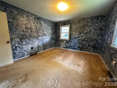 Bedroom - 440 Us 19e Hwy, Spruce Pine, NC 28777 photo 2 of 3