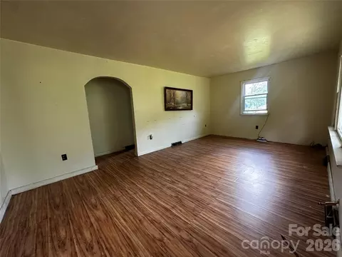 Living - 440 Us 19e Hwy, Spruce Pine, NC 28777 photo 1 of 3