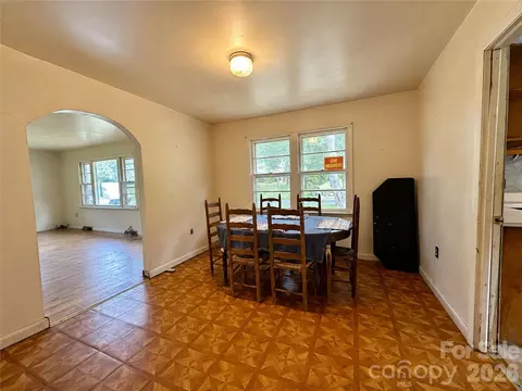 Dining - 440 Us 19e Hwy, Spruce Pine, NC 28777 photo 2 of 3