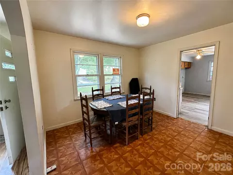 Dining - 440 Us 19e Hwy, Spruce Pine, NC 28777 photo 1 of 3