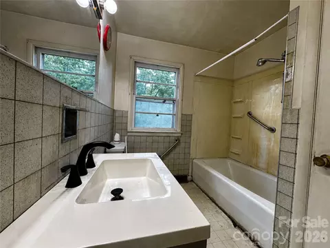 Bath - 440 Us 19e Hwy, Spruce Pine, NC 28777 photo 2 of 2