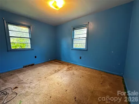 Bedroom - 440 Us 19e Hwy, Spruce Pine, NC 28777 photo 3 of 3