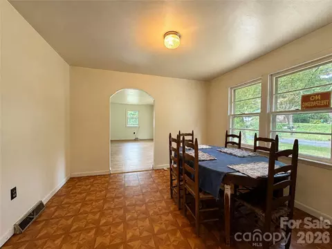 Dining - 440 Us 19e Hwy, Spruce Pine, NC 28777 photo 3 of 3