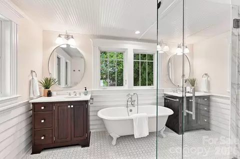 Bath - 559 N Main St, Davidson, NC 28036 photo 3 of 6