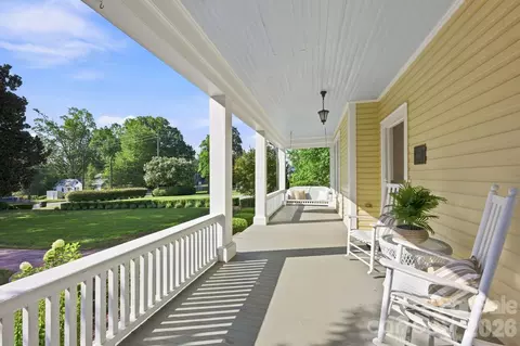 Exterior - 559 N Main St, Davidson, NC 28036 photo 3 of 7