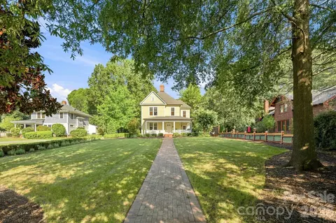 Exterior - 559 N Main St, Davidson, NC 28036 photo 2 of 7