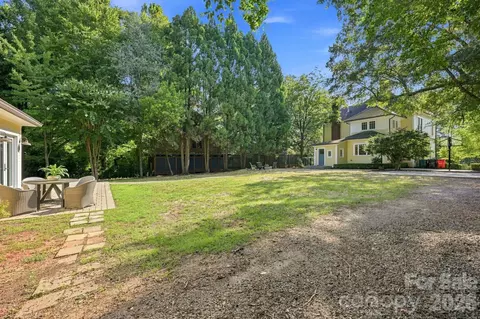 Exterior - 559 N Main St, Davidson, NC 28036 photo 5 of 7