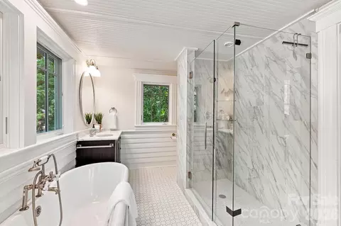 Bath - 559 N Main St, Davidson, NC 28036 photo 4 of 6