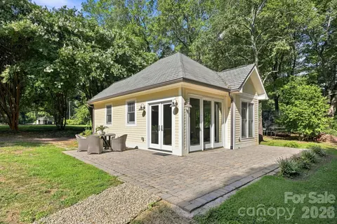 Exterior - 559 N Main St, Davidson, NC 28036 photo 6 of 7
