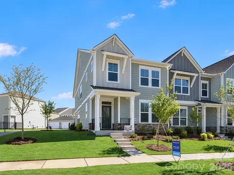 10034 Mamillion Dr, Huntersville, NC 28078